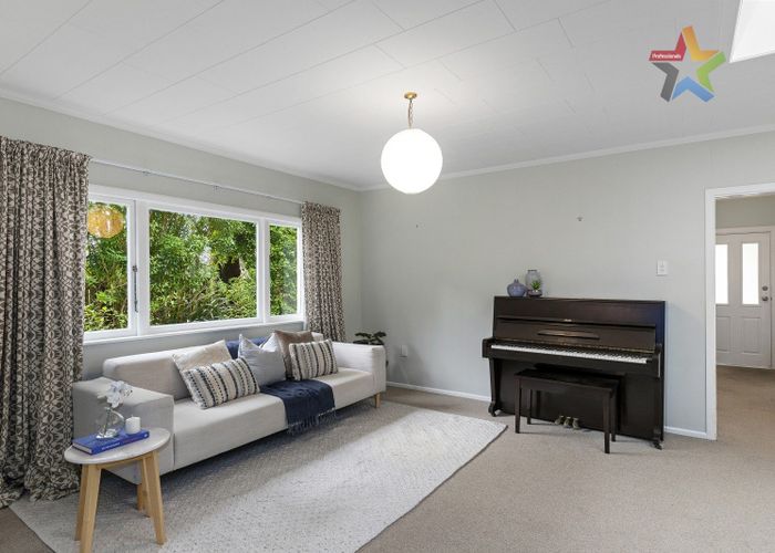  at 34 Jocelyn Crescent, Pinehaven, Upper Hutt