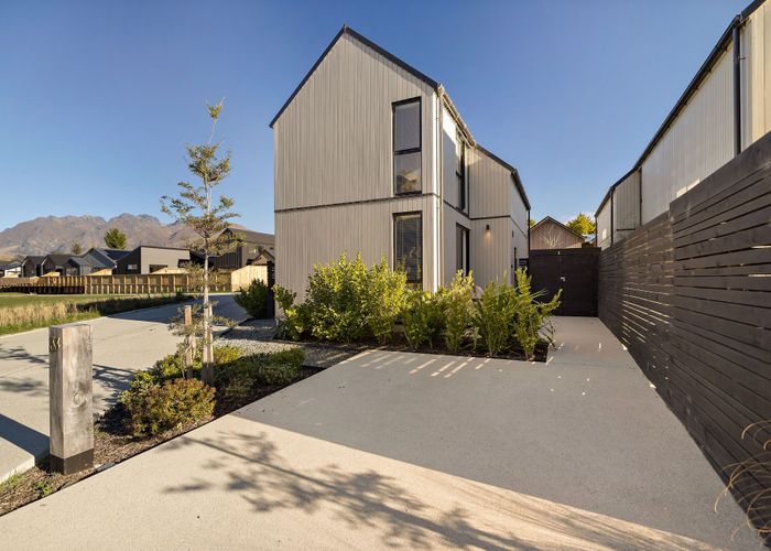  at 33 Casterway Crescent, Jacks Point, Queenstown-Lakes, Otago