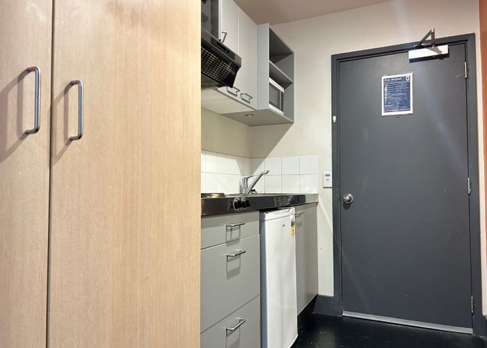  at 402/133 Beach Road, Auckland Central, Auckland