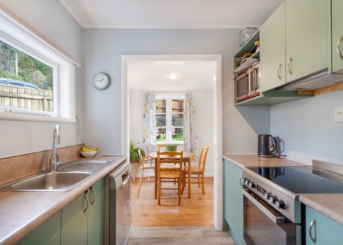  at 35 Elmslie Road, Pinehaven, Upper Hutt, Wellington