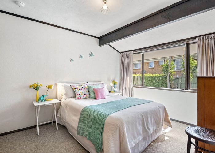  at 2/10 Tobruk Crescent, Milford, Auckland