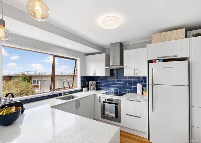  at 2/27 Rangitoto Terrace, Milford, Auckland