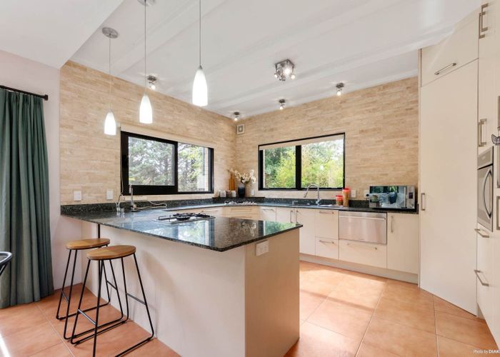 at 71 Rising Parade, Fairview Heights, Auckland
