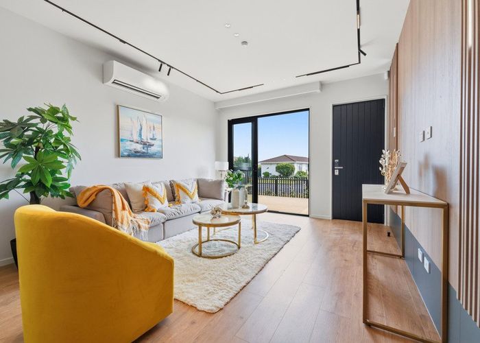  at 2/1 Sheralee Place, Bucklands Beach, Manukau City, Auckland