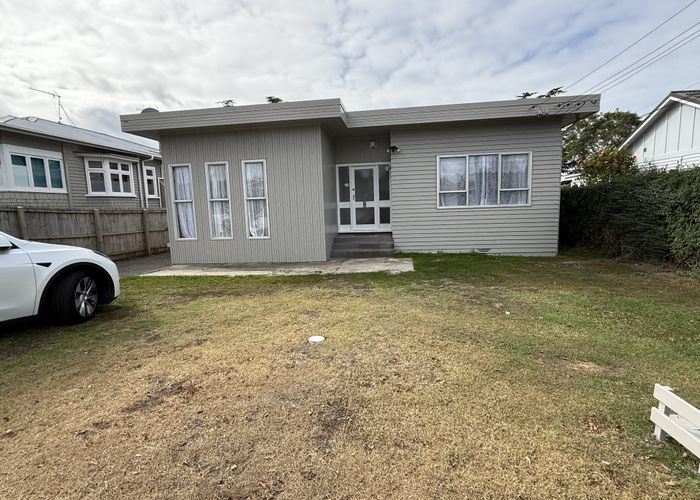  at 3 locarno Ave, St Lukes, Auckland City, Auckland