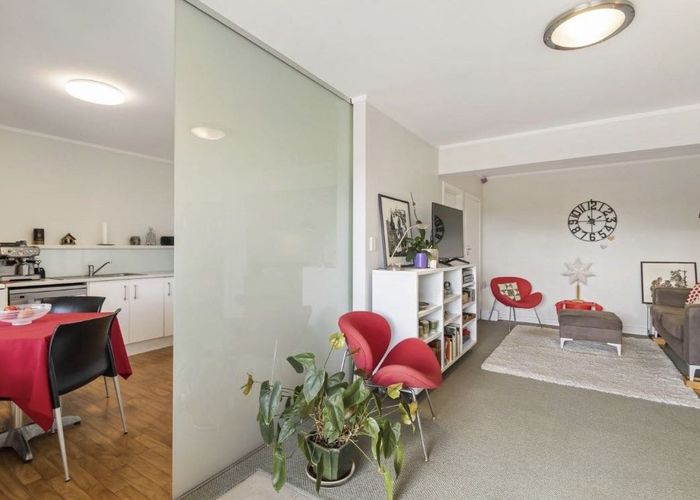  at 8 Saratoga Avenue, Herne Bay, Auckland