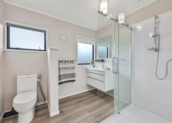  at 11 Redlands Grove, Swanson, Auckland