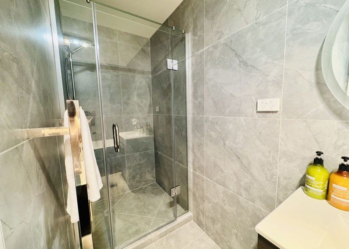  at 2/31 Normandy Place, Henderson, Auckland