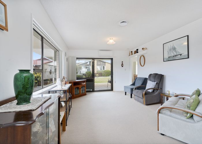  at 2/9 Annette Avenue, Te Atatu South, Waitakere City, Auckland