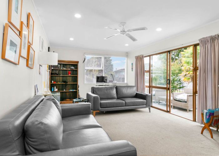  at 5 Blythe Place, Glendene, Auckland