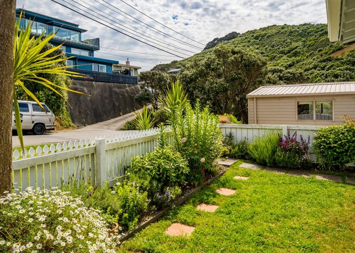  at 9 Cave Road, Houghton Bay, Wellington