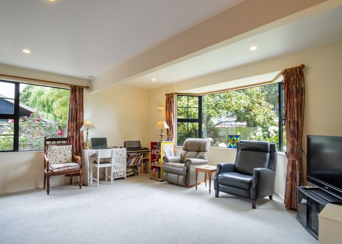  at 52 Gladstone Road, Woodend, Woodend