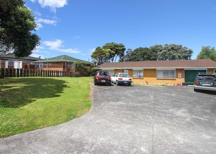  at 30 Faith Bullock Place, New Lynn, Auckland