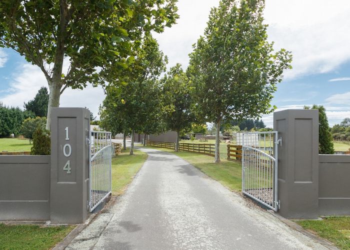  at 104 Tutaki Road, Kelvin Grove, Palmerston North