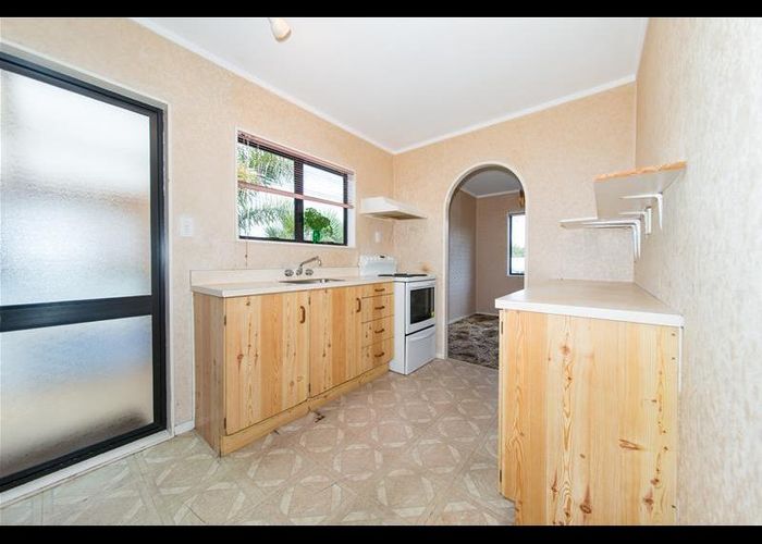  at 9 Thalia Place, Totara Vale, Auckland