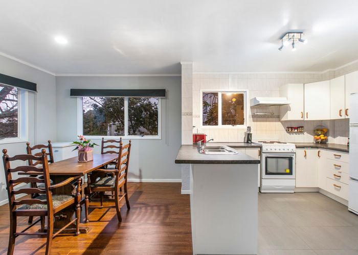  at 2/64 Carlisle Road, Browns Bay, Auckland