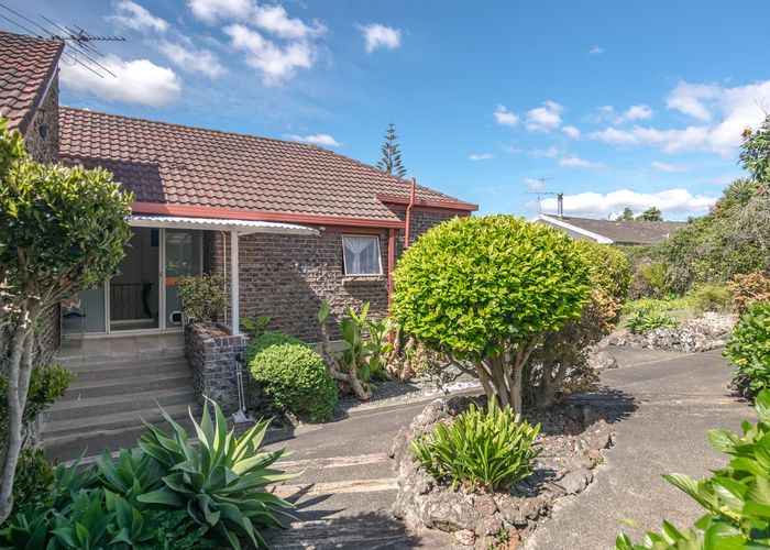  at 8 Ellesmere Crescent, Pakuranga Heights, Auckland