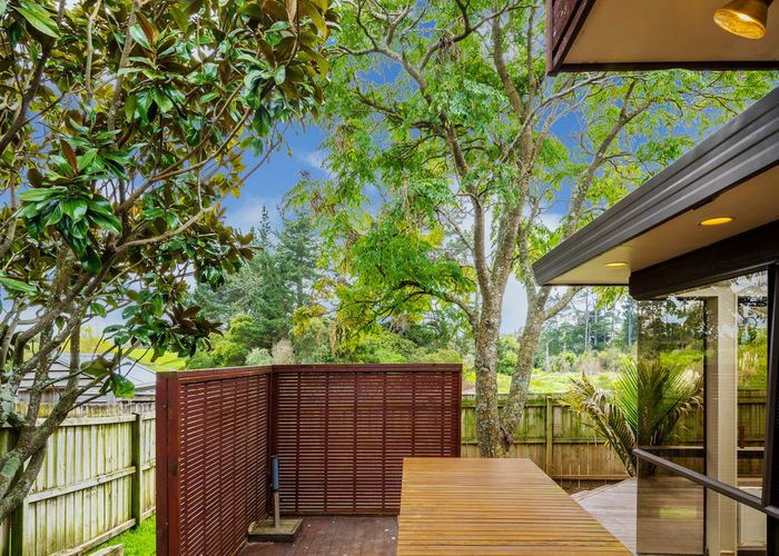  at 1/14 Lochend Place, Highland Park, Auckland