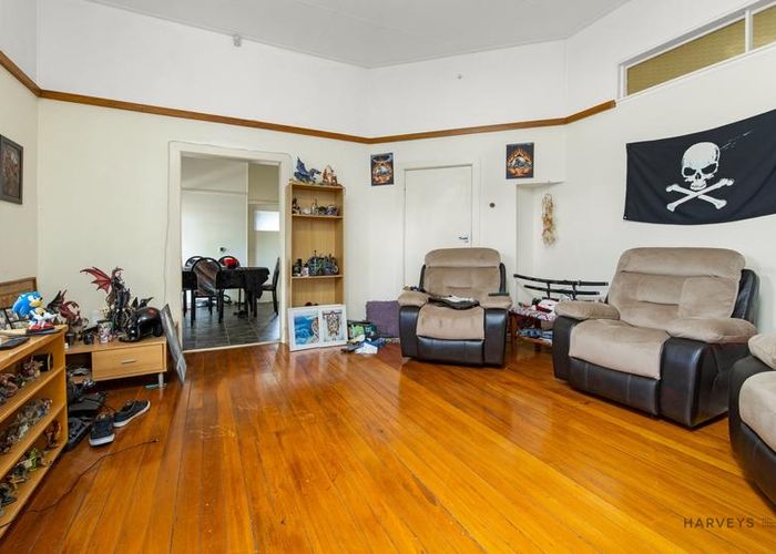  at 17 Awaroa Road, Sunnyvale, Auckland