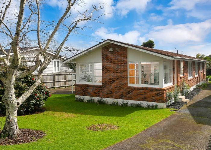  at 1/9 Wright Road, Point Chevalier, Auckland