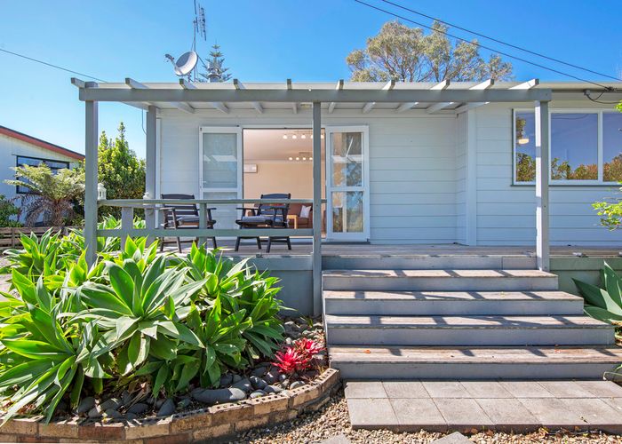  at 3 Fourth View Avenue, Beachlands, Auckland
