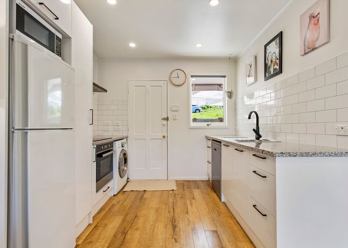  at 1/25 Lagoon Drive, Panmure, Auckland