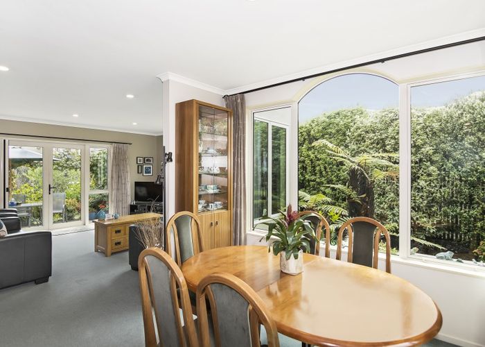  at 6 Redere Place, Richmond
