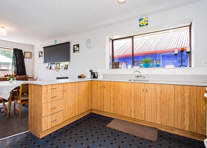  at 2/4 Wainoni Road, Wainoni, Christchurch