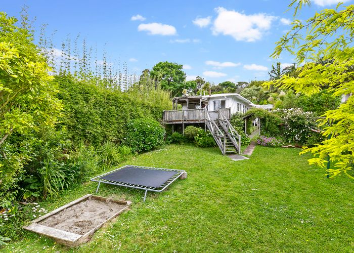  at 18 Warwick Avenue, Titirangi, Auckland
