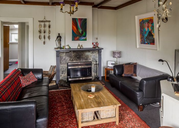  at 11 Kaitawa Road, York Bay, Lower Hutt