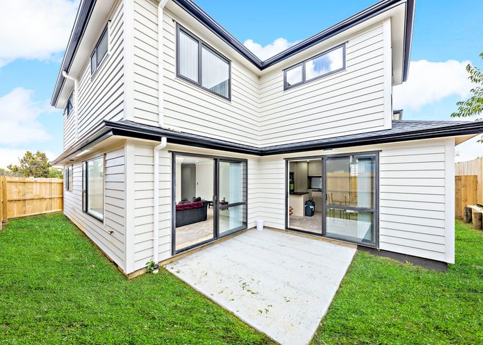  at 2/7 WAIARI RD, CONIFER GROVE, Auckland