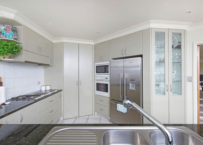  at 2 Beach Road, Mellons Bay, Auckland