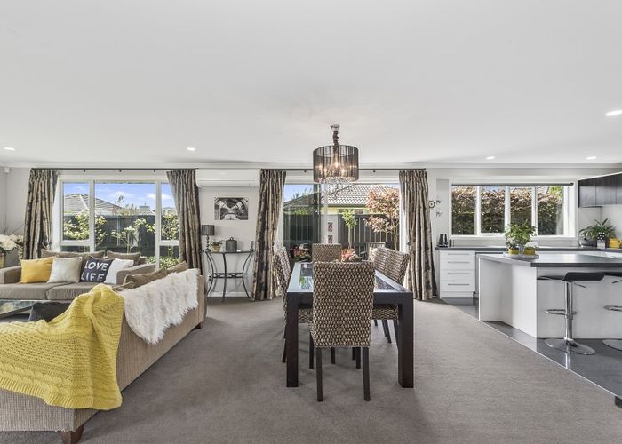  at 15 Kentwood Place, Flagstaff, Hamilton