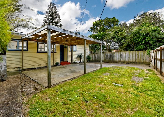  at 17 Golf Road, New Lynn, Auckland