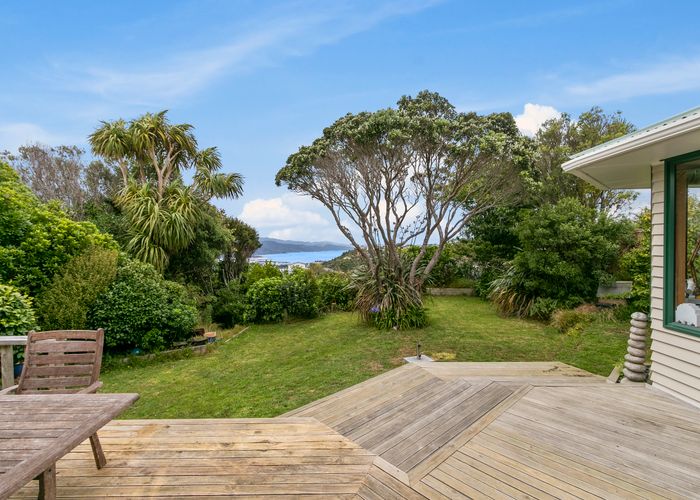  at 204 Miromiro Road, Normandale, Lower Hutt