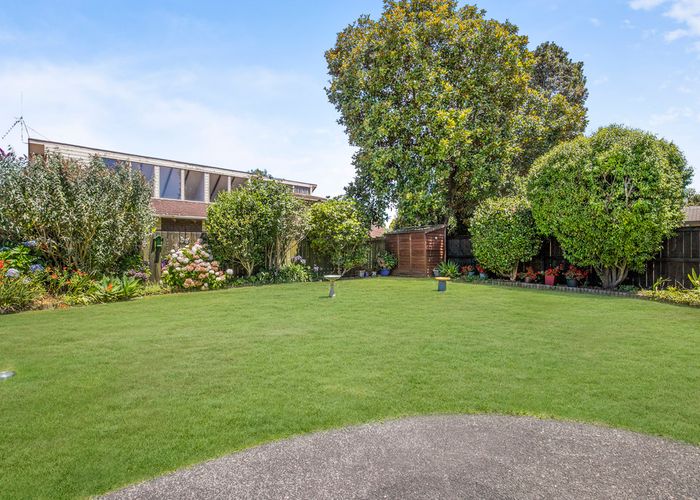  at 15 Zenith Place, Conifer Grove, Takanini