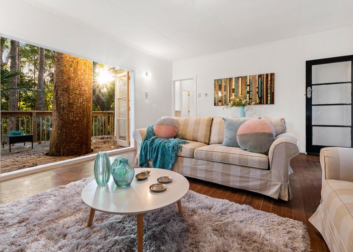  at 9 Minnehaha Avenue, Titirangi, Auckland