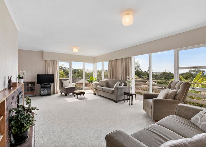  at 8 Waratah Street, Birkenhead, Auckland