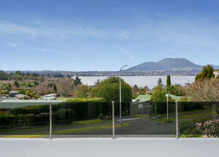  at 8 Scenic Heights, Acacia Bay, Taupo