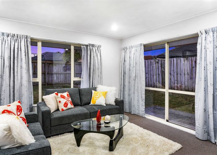  at 5 Cretian Crescent, Henderson, Auckland