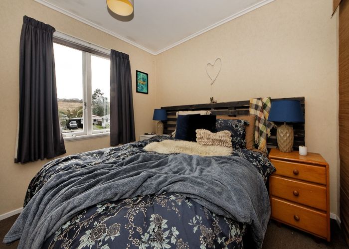  at 8 Glen Road, Ranui, Auckland