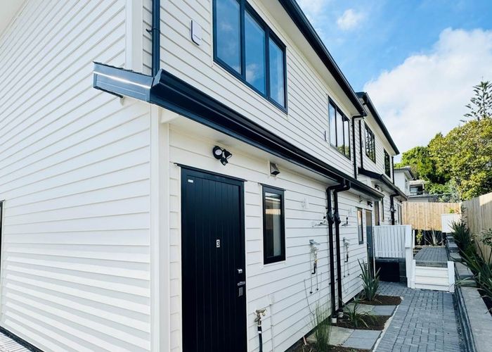  at 4/2 Chapman Road, Te Atatū Peninsula, Auckland
