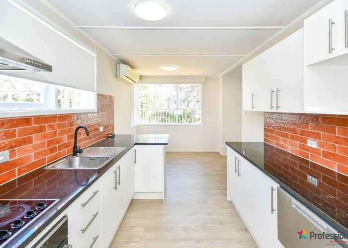  at 11 Gardiner Grove, Mangere, Manukau City, Auckland