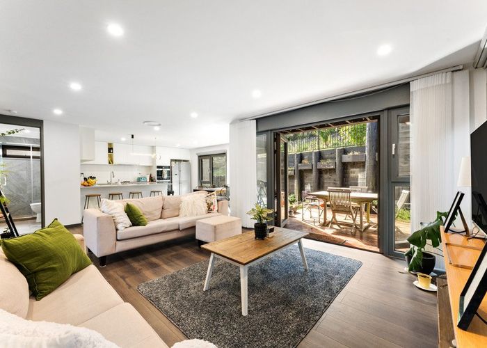  at 48A Peter Terrace, Castor Bay, North Shore City, Auckland