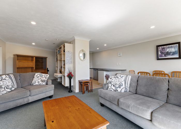  at 2/98 Domain Terrace, Spreydon, Christchurch