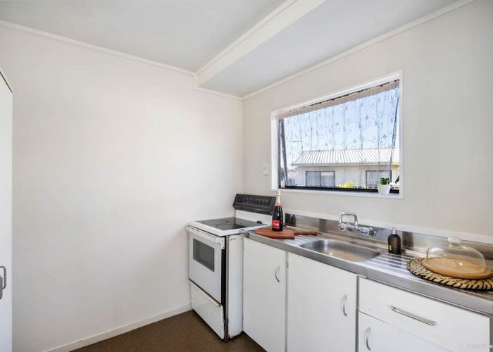  at 2/5 Volta Place, Clendon Park, Auckland