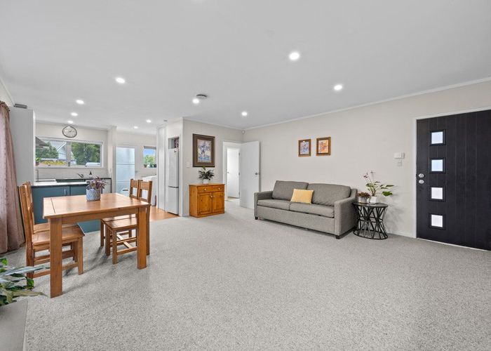  at 2/4 Illana Place, Ranui, Waitakere City, Auckland