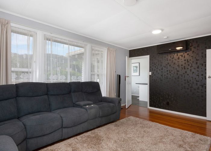  at 35 Duncan Street, Tawa, Wellington