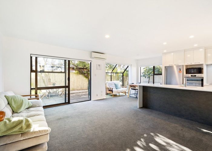  at 2/1 Winchester Street, Merivale, Christchurch