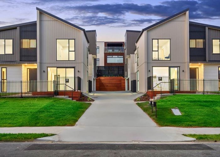  at 1/1 Montana Avenue, Murrays Bay, Auckland